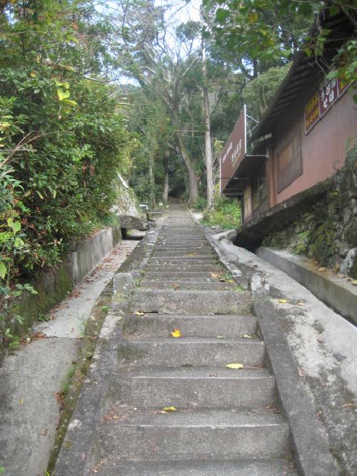 龍岩寺奥院礼堂 アプローチ。