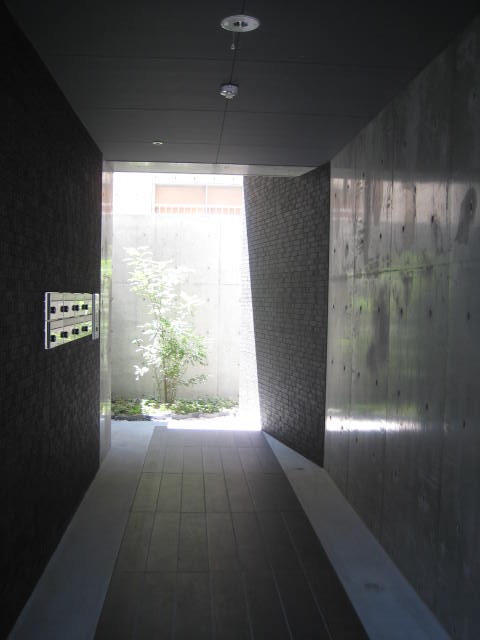 来週引き渡しのアパートメントのエントランス | 日々是楽日 | 広島の設計事務所｜TOM建築設計事務所