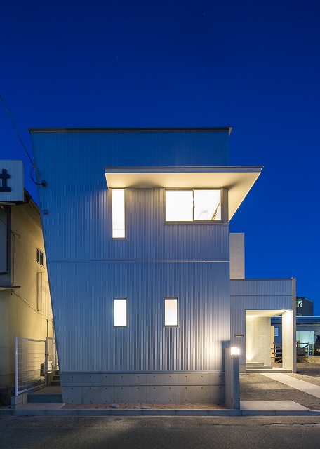 祇園の家Ⅳ(無彩色の家)～新築 | 広島の設計事務所｜TOM建築設計事務所