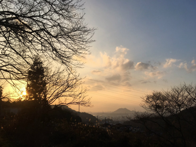 うちの町から今年最初の夕焼け | 日々是楽日 | 広島の設計事務所|TOM建築設計事務所
